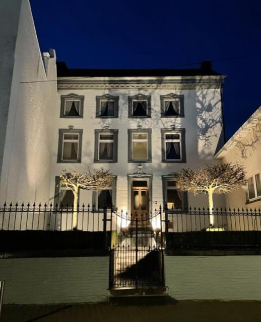 بورغلون Huis Van Loon المظهر الخارجي الصورة